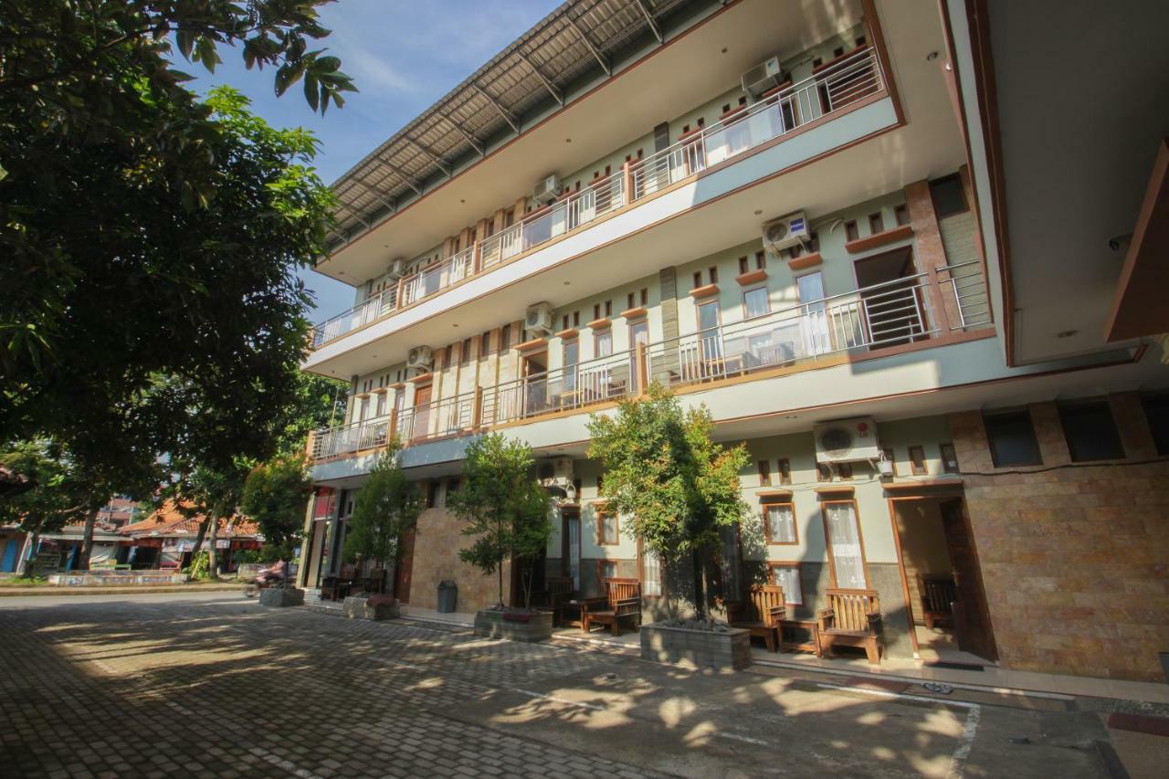 Oyo 820 Abad Baru Hotel Pangandaran Exterior photo